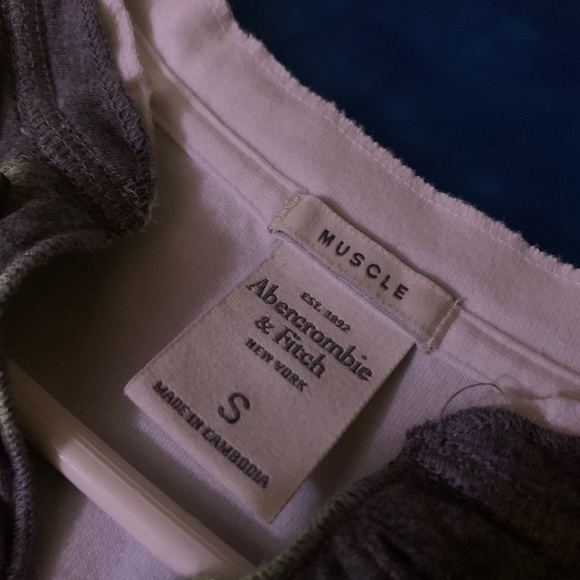 Abercrombie & Fitch Long Sleeve - Picture 3 of 3